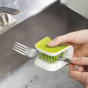 Knife cleaning brush